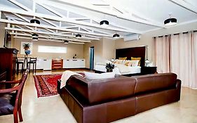 Munro Suites